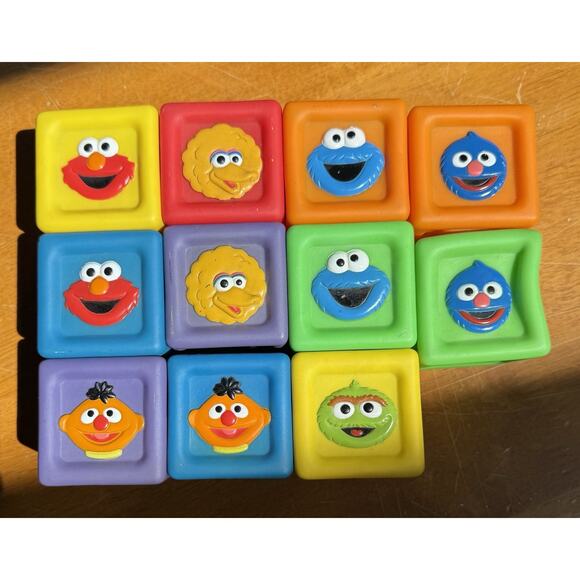Sesame Street Character Plastic Squeaky Blocks Letters Numbers Elmo Ernie READ - Picture 7 of 7